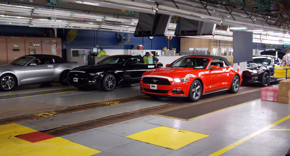 2015 Ford Mustang Convertible Begins Shipping to Dealers